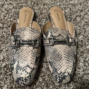 Time and Tru Women’s Shoes l Size 9